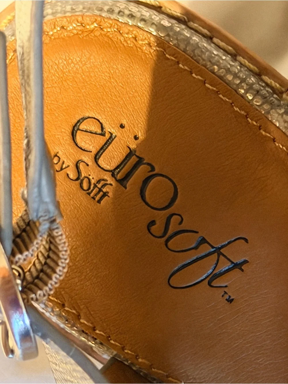 Eurosoft by Sofft Women’s Metallic Silver Criss Cross Comfort Sandals 8.5 NWOT